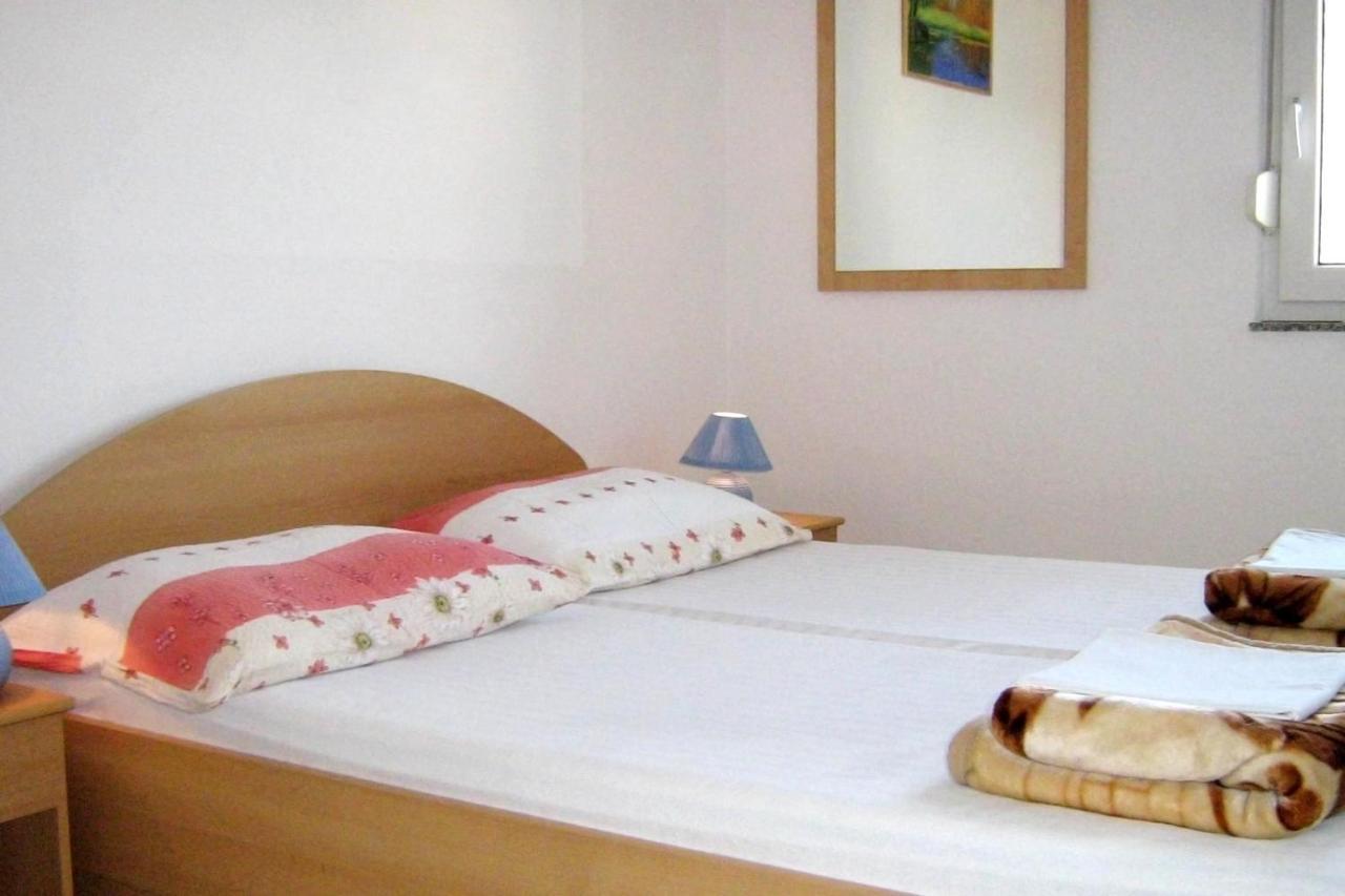 Family Friendly Apartments With A Swimming Pool Businci, Ciovo - 11232 트로기르 외부 사진