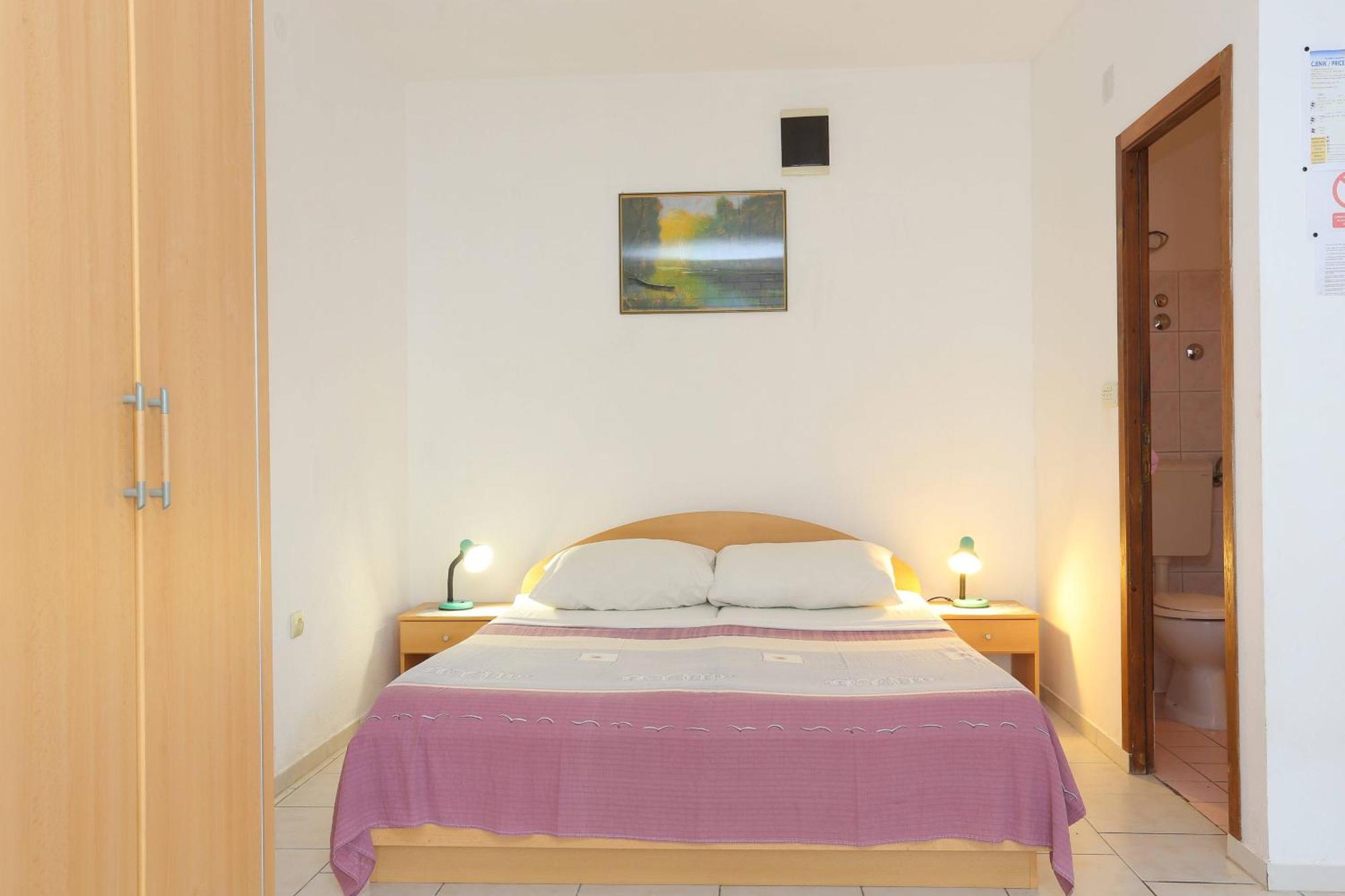Family Friendly Apartments With A Swimming Pool Businci, Ciovo - 11232 트로기르 객실 사진
