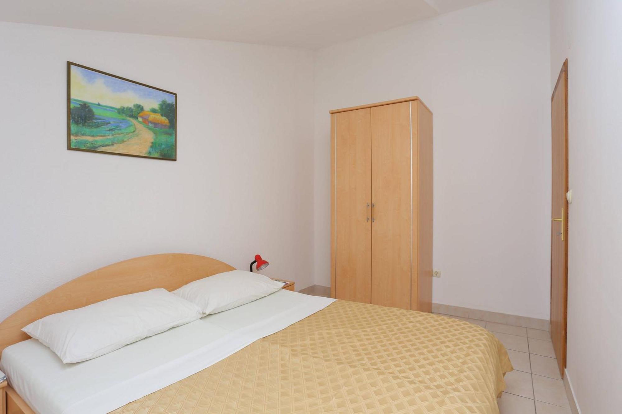 Family Friendly Apartments With A Swimming Pool Businci, Ciovo - 11232 트로기르 객실 사진