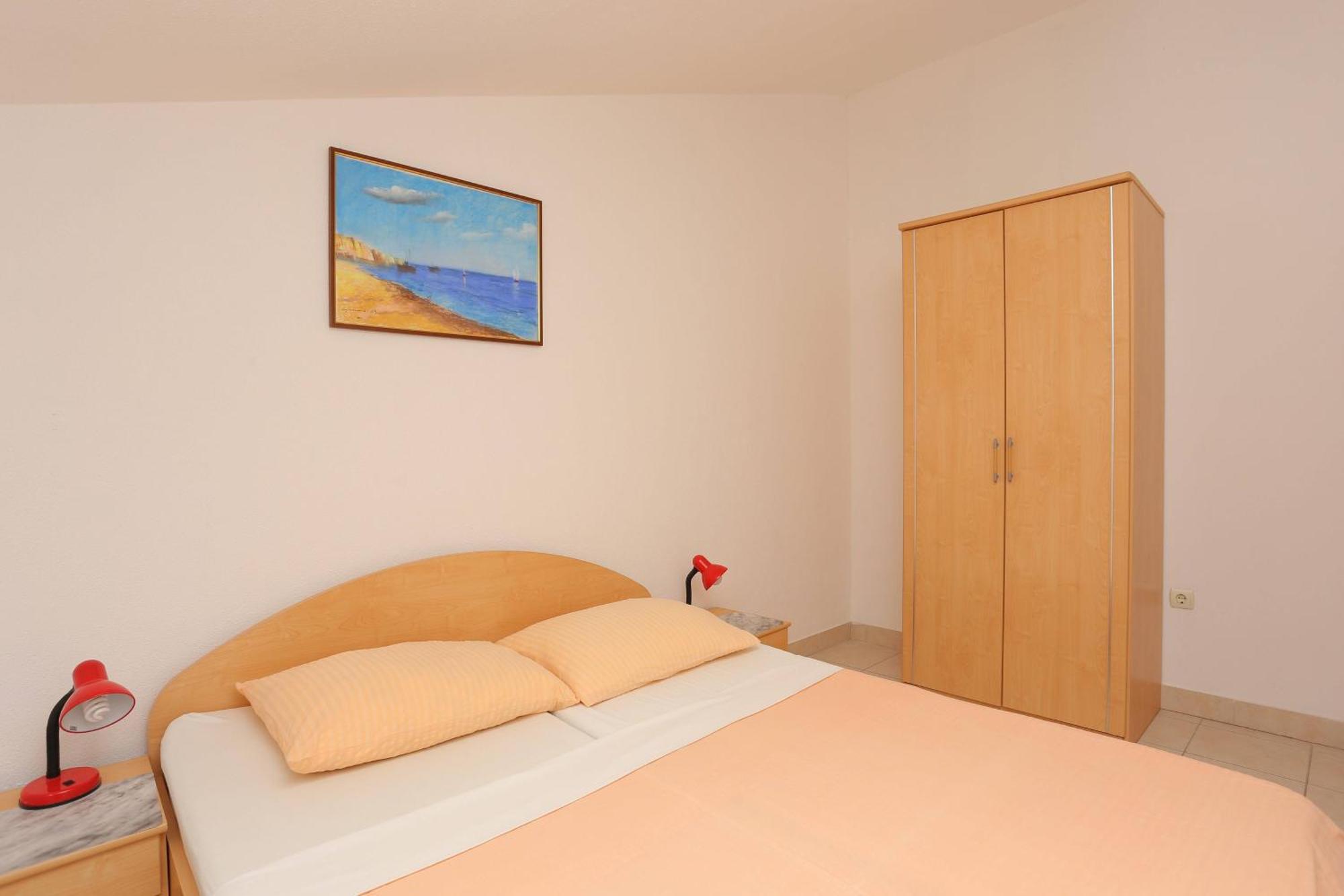 Family Friendly Apartments With A Swimming Pool Businci, Ciovo - 11232 트로기르 객실 사진