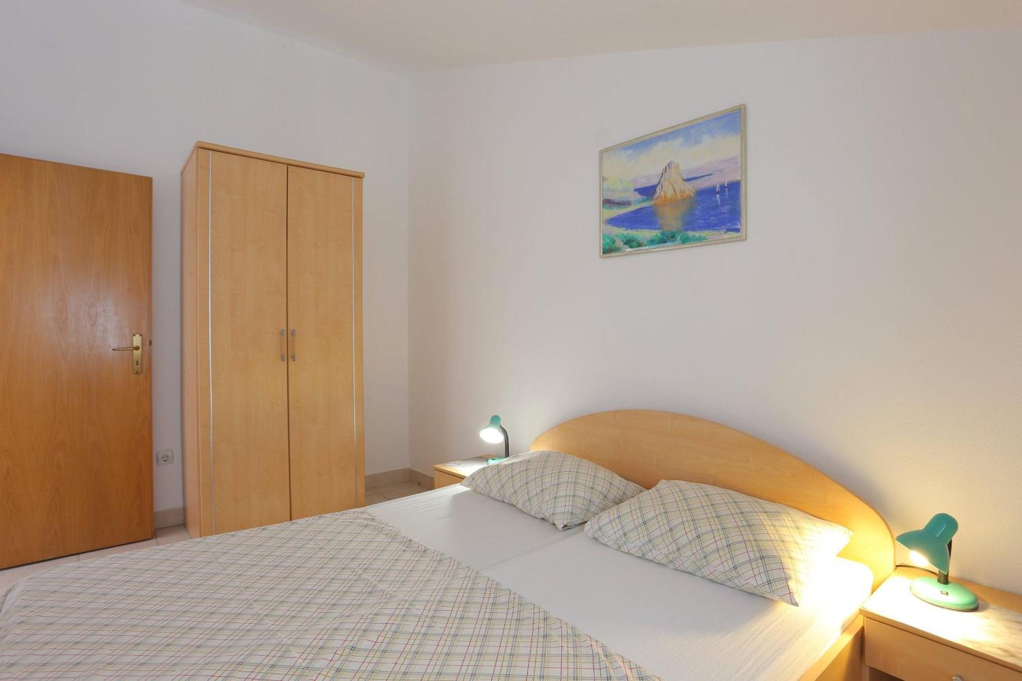 Family Friendly Apartments With A Swimming Pool Businci, Ciovo - 11232 트로기르 객실 사진