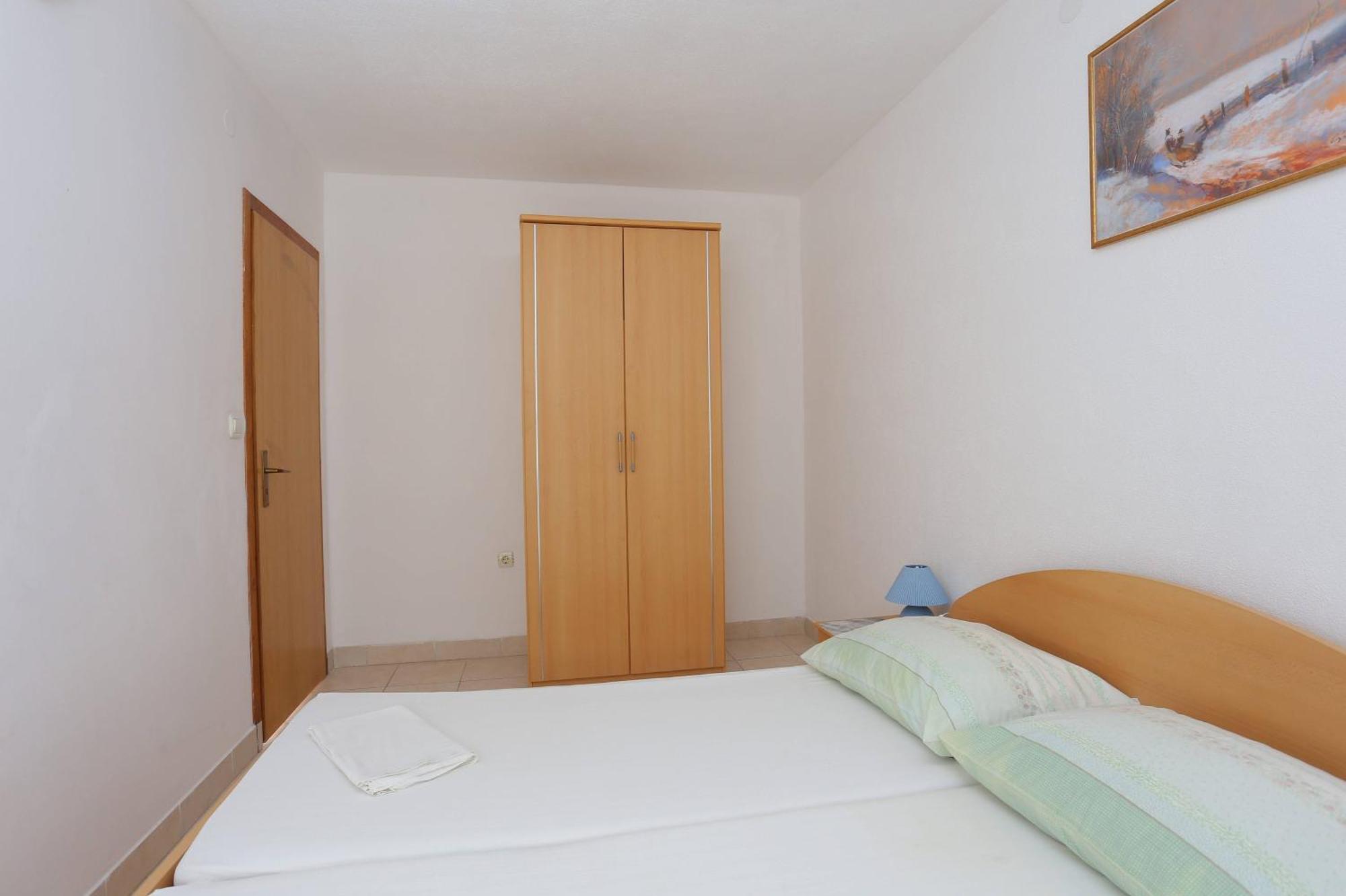Family Friendly Apartments With A Swimming Pool Businci, Ciovo - 11232 트로기르 객실 사진