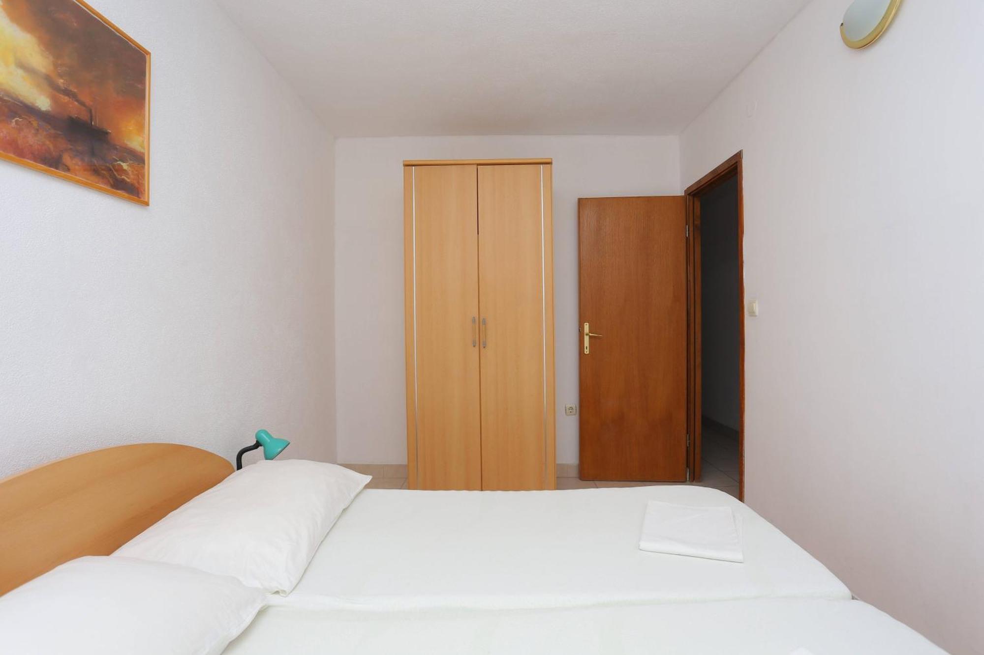 Family Friendly Apartments With A Swimming Pool Businci, Ciovo - 11232 트로기르 객실 사진