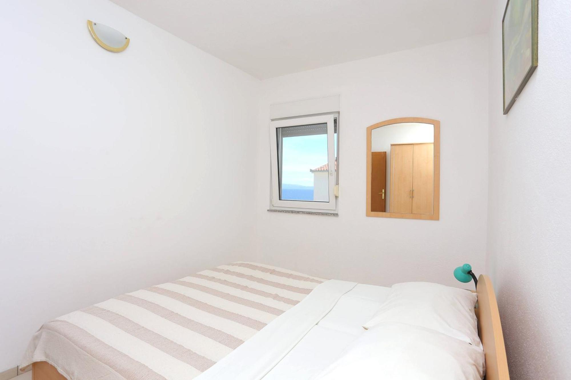 Family Friendly Apartments With A Swimming Pool Businci, Ciovo - 11232 트로기르 객실 사진