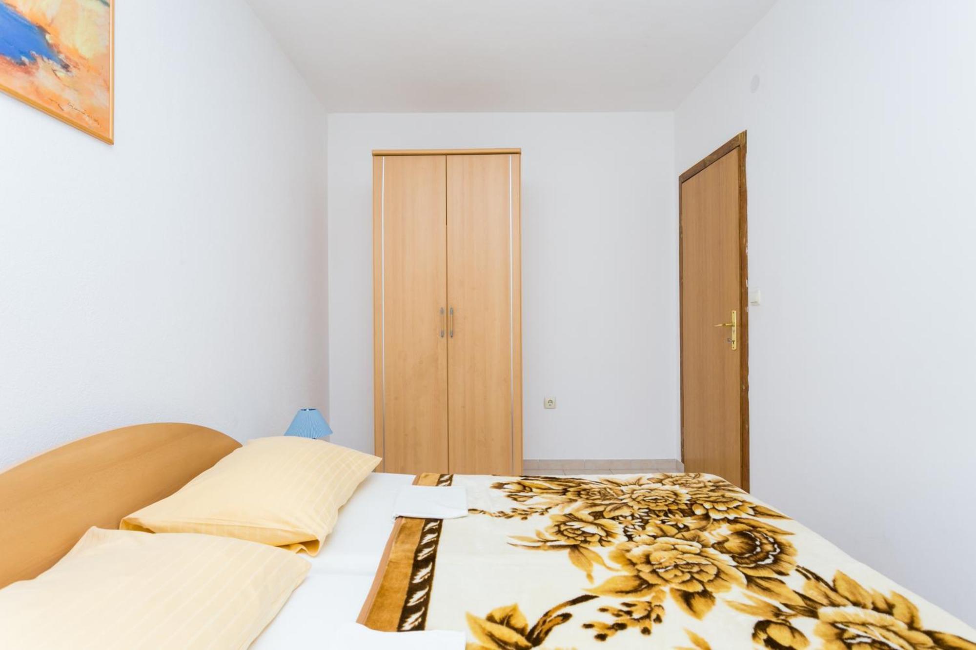 Family Friendly Apartments With A Swimming Pool Businci, Ciovo - 11232 트로기르 객실 사진