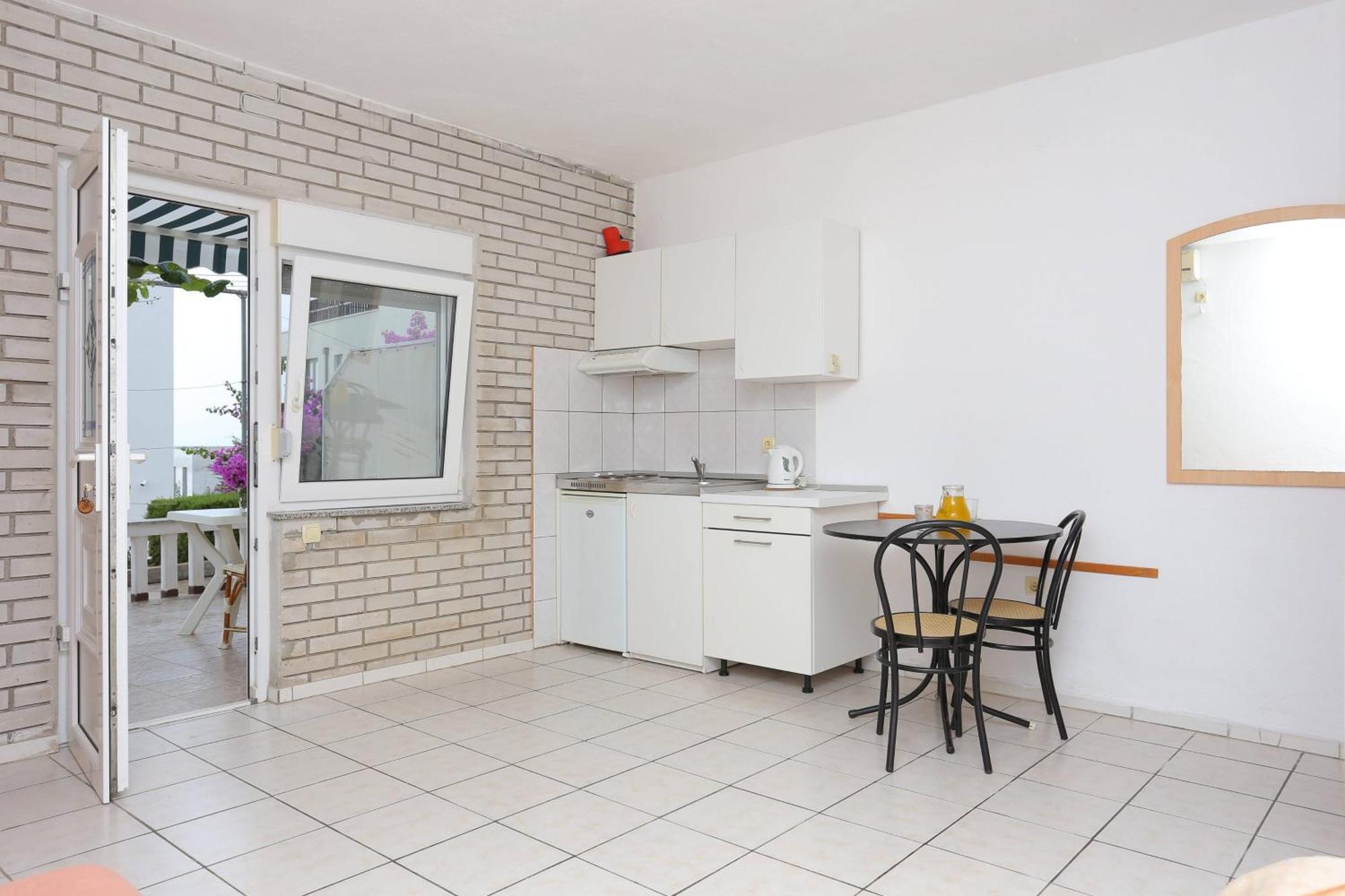 Family Friendly Apartments With A Swimming Pool Businci, Ciovo - 11232 트로기르 외부 사진