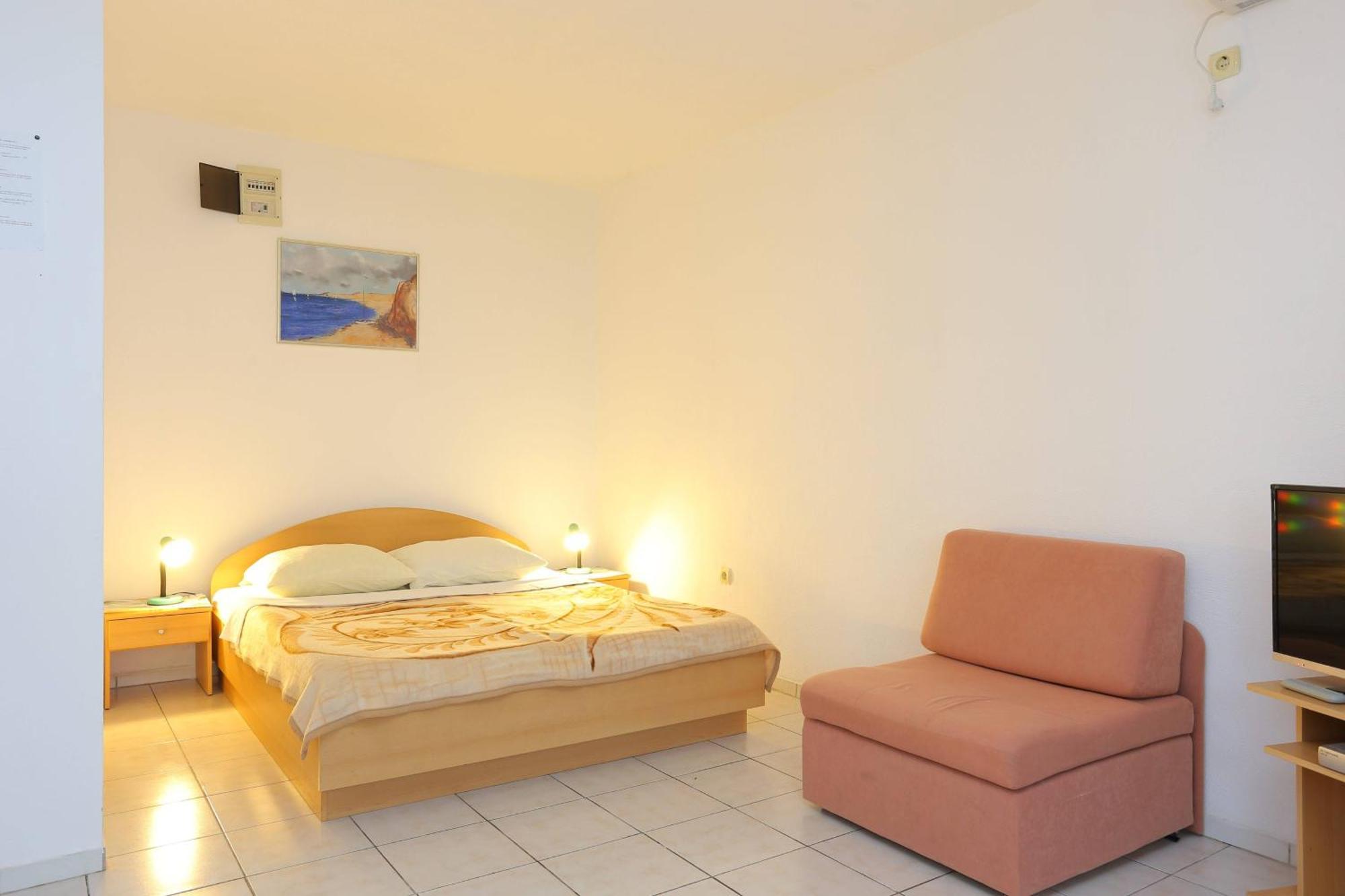 Family Friendly Apartments With A Swimming Pool Businci, Ciovo - 11232 트로기르 외부 사진