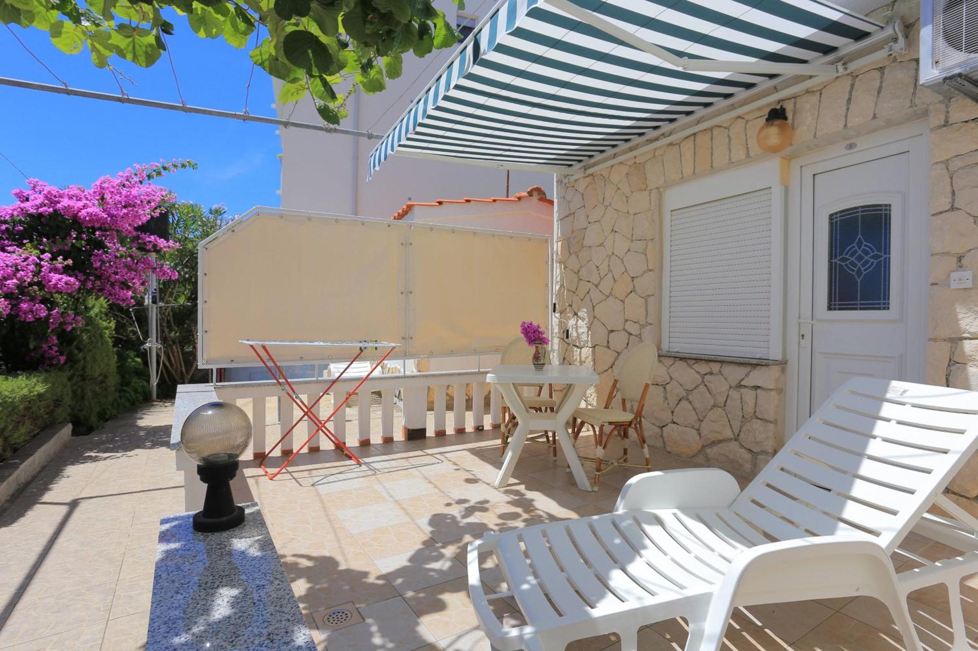 Family Friendly Apartments With A Swimming Pool Businci, Ciovo - 11232 트로기르 외부 사진
