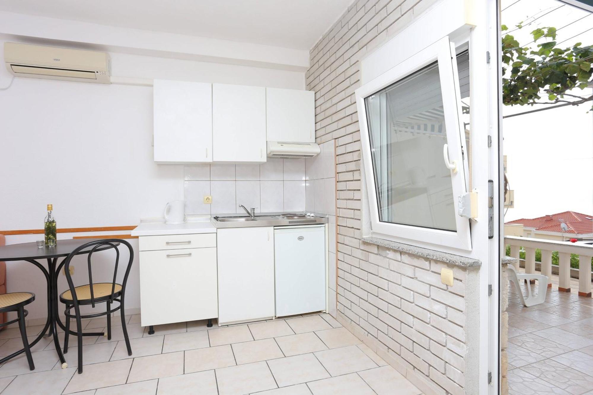 Family Friendly Apartments With A Swimming Pool Businci, Ciovo - 11232 트로기르 외부 사진