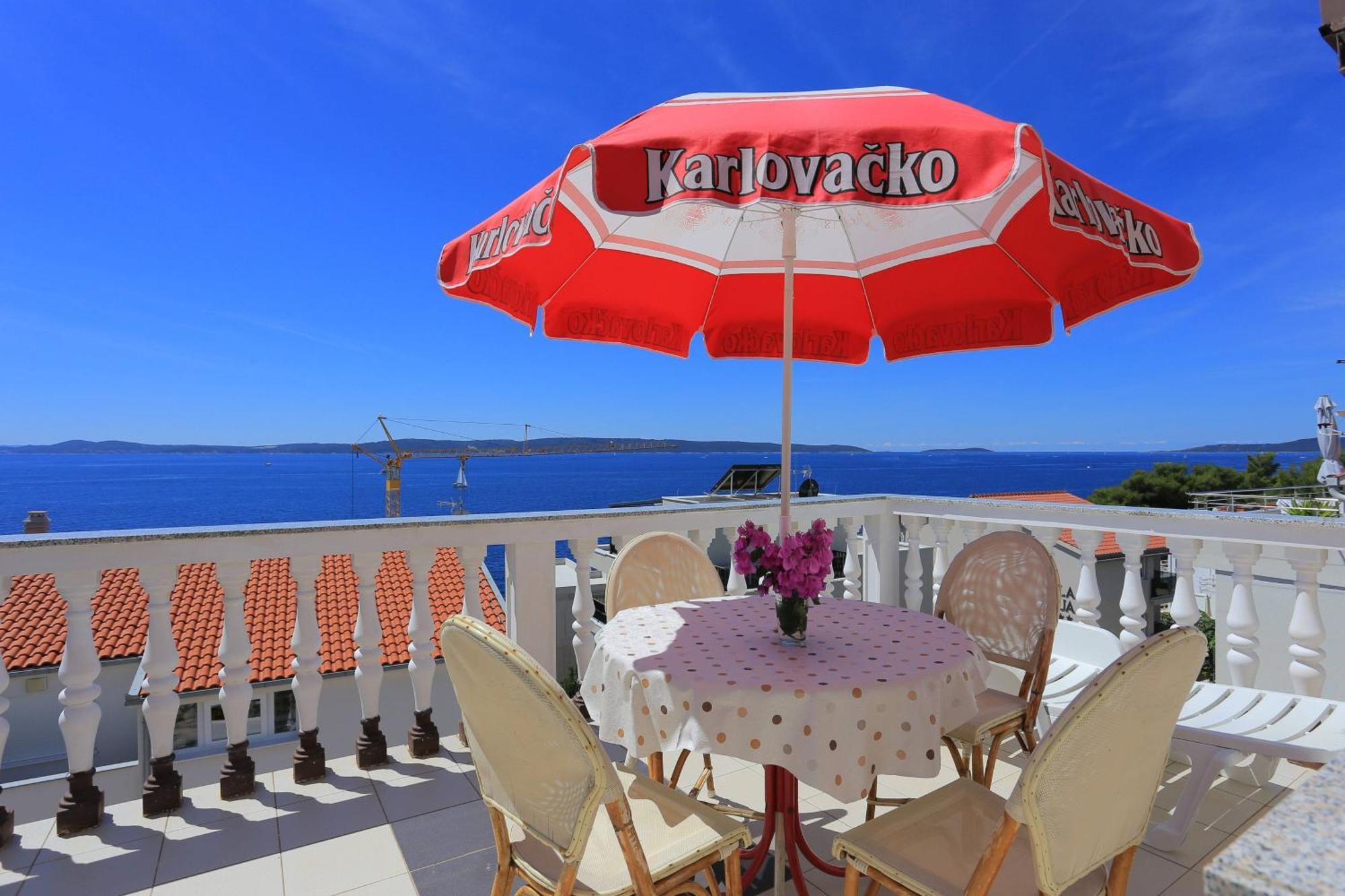 Family Friendly Apartments With A Swimming Pool Businci, Ciovo - 11232 트로기르 외부 사진
