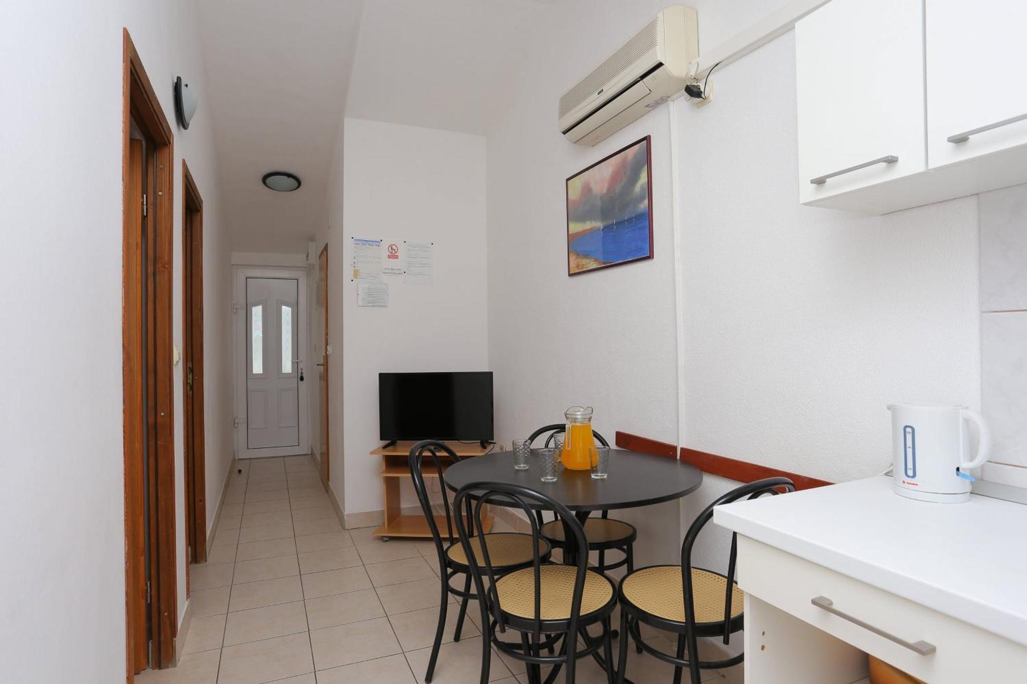 Family Friendly Apartments With A Swimming Pool Businci, Ciovo - 11232 트로기르 외부 사진