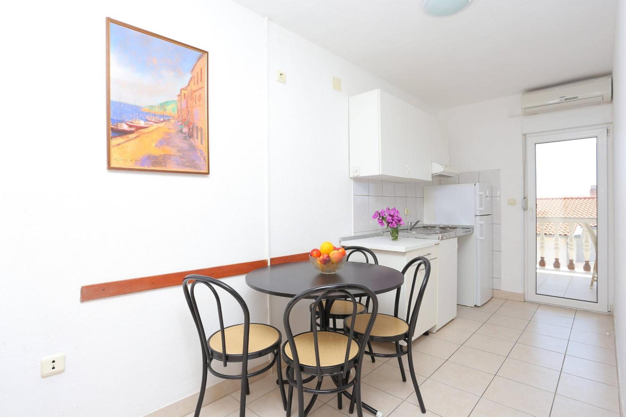 Family Friendly Apartments With A Swimming Pool Businci, Ciovo - 11232 트로기르 외부 사진