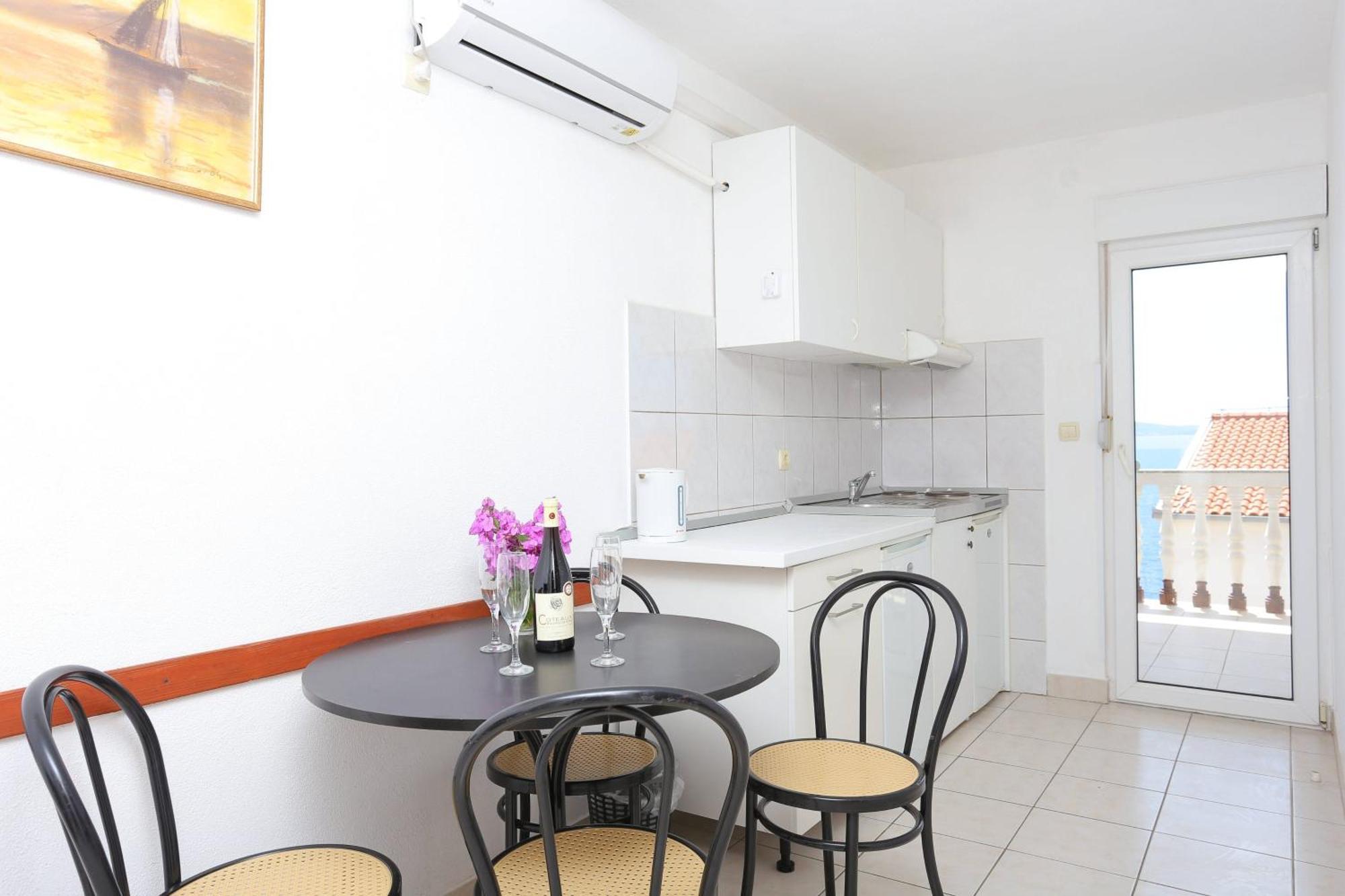 Family Friendly Apartments With A Swimming Pool Businci, Ciovo - 11232 트로기르 외부 사진