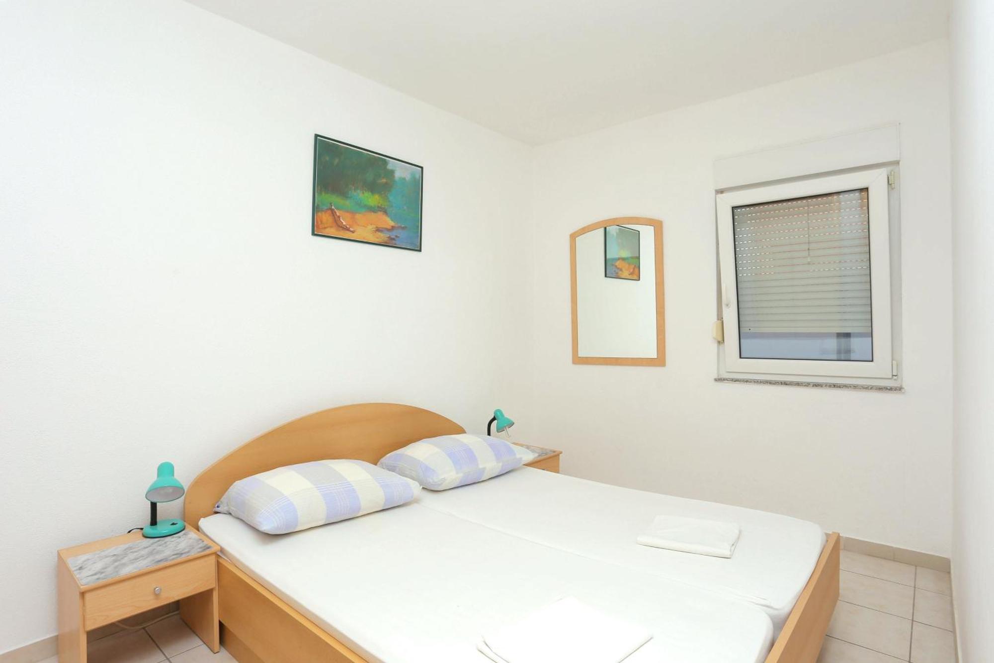 Family Friendly Apartments With A Swimming Pool Businci, Ciovo - 11232 트로기르 외부 사진