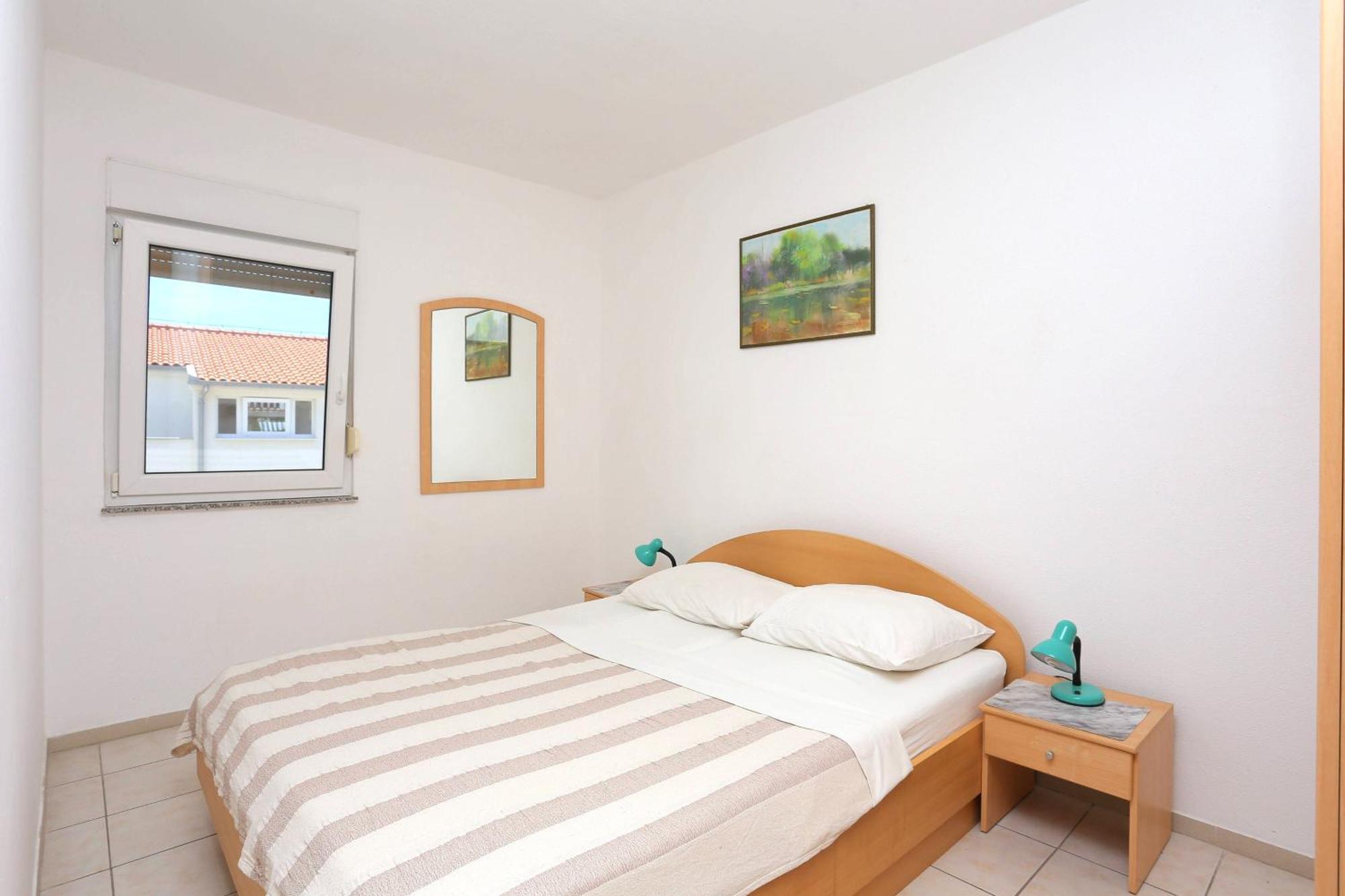 Family Friendly Apartments With A Swimming Pool Businci, Ciovo - 11232 트로기르 외부 사진