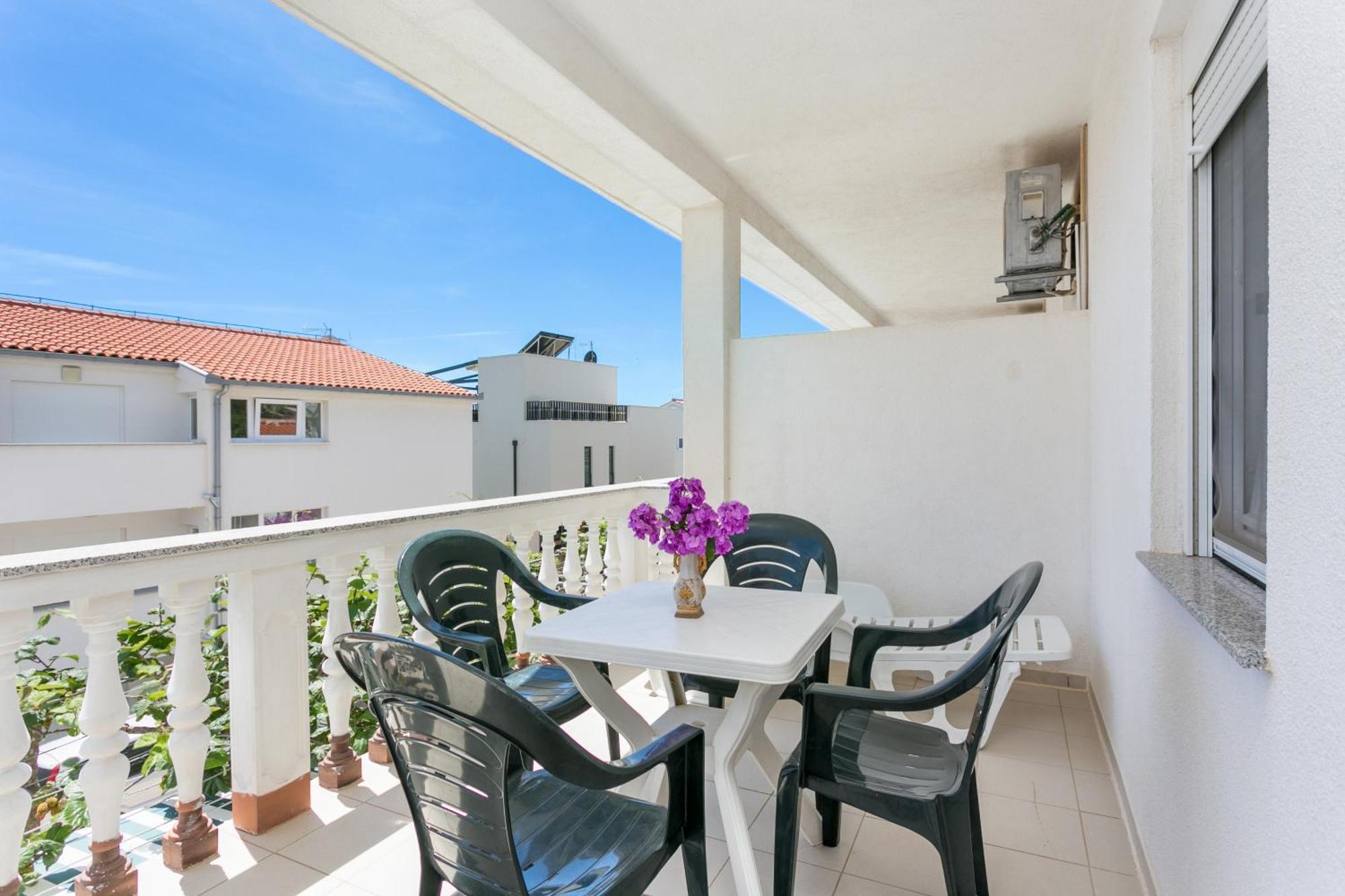 Family Friendly Apartments With A Swimming Pool Businci, Ciovo - 11232 트로기르 외부 사진