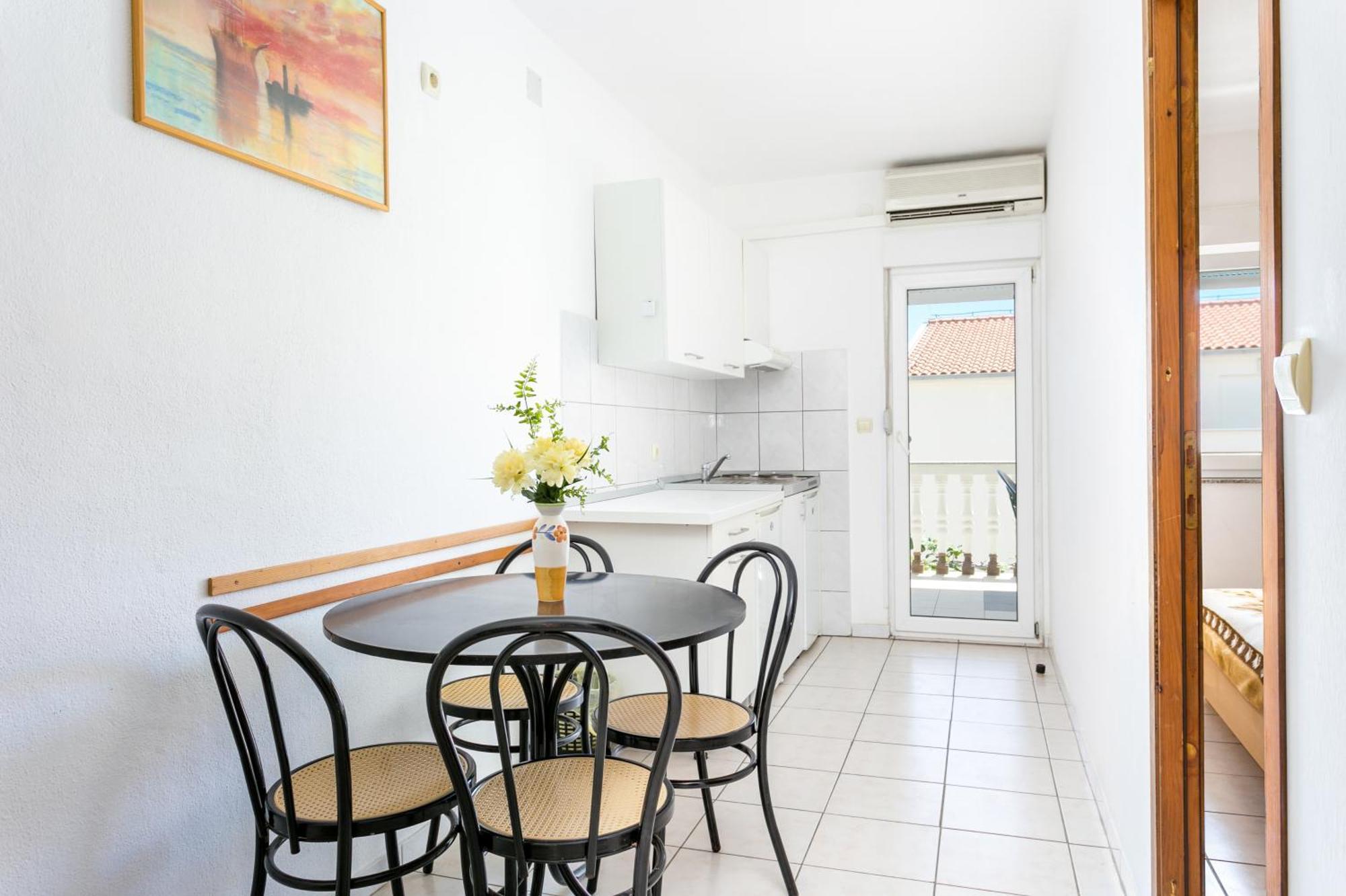 Family Friendly Apartments With A Swimming Pool Businci, Ciovo - 11232 트로기르 외부 사진